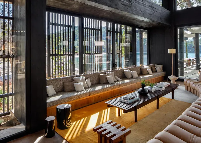 Hotel Ahama 5*